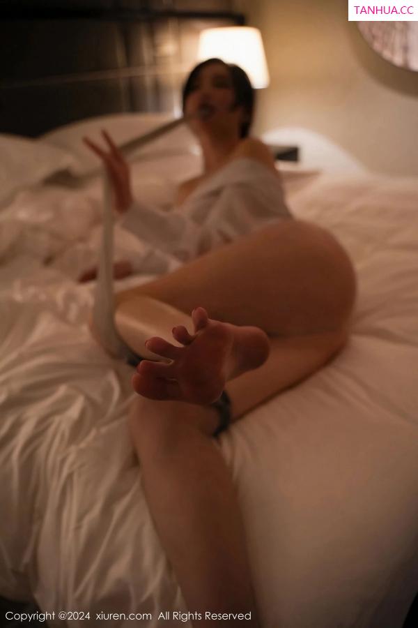 周妍希 奶瓶土肥圆 [XiuRen]高清写真图 2024.04.24 No.8444 Carol周妍希X 丝袜美腿第68张图片